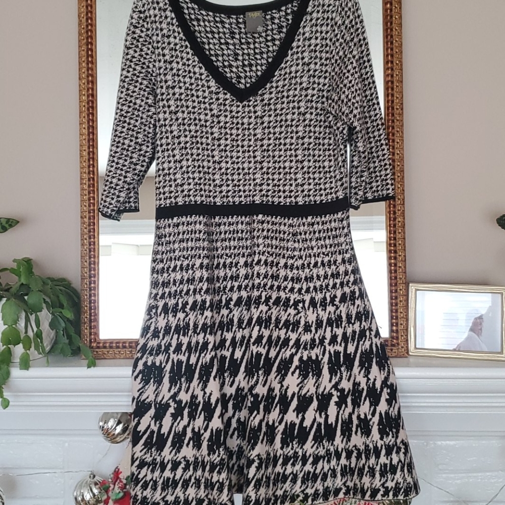 Taylor XL Beige/Black Houndstooth sweater dress